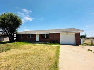 214 S Main St, Gage, OK 73843