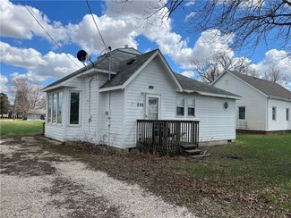 206 S East St, MacKsburg, IA 50155