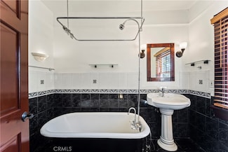 1069 Laguna Ave, Los Angeles, CA 90026