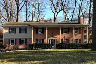 1170 Warson Woods Dr, Saint Louis, MO 63122