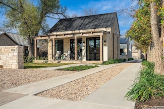 706 W Creek St, Fredericksburg, TX 78624
