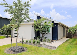 2905 Chase Cross Ln, Houston, TX 77047