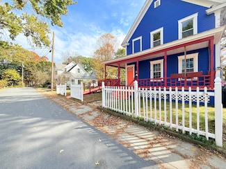 33 Cottage Ave, Springfield, VT 05156