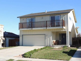 408 6th St, Hollister, CA 95023