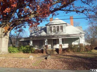 305 11th St SW, Hickory, NC 28602