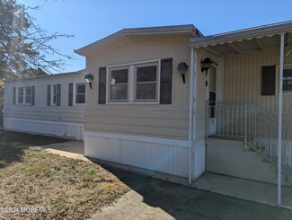 37 Eagle Dr, Whiting, NJ 08759