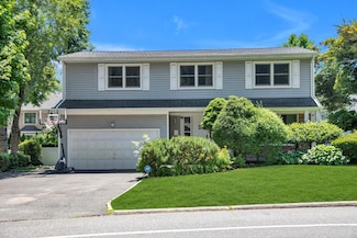 94 Fairview Ave, Great Neck, NY 11023
