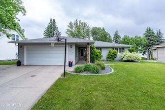 290 Grassy Hills Ln, Grand Forks, ND 58201
