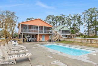 1402 W Yacht Dr, Oak Island, NC 28465