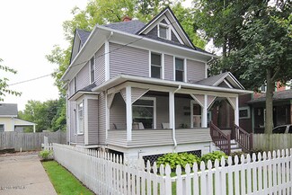 826 Elmwood St, Kalamazoo, MI 49007