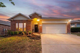 1132 Blackburn Dr, Fort Worth, TX 76120