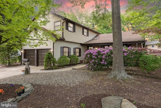 886 Lafayette Dr, Mount Laurel, NJ 08054