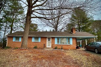1101 Roundtree Dr, Bedford, VA 24523