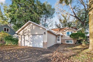 338 8th St SW, Forest Lake, MN 55025