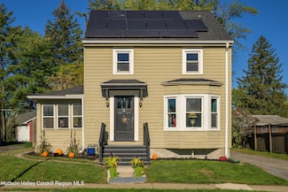 28 Janis St, Hudson, NY 12534