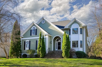 43 Edgewood Rd, Southborough, MA 01772