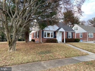 2 Wickam Rd, Ardmore, PA 19003