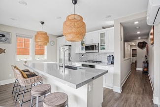 810 Santa Barbara Place, San Diego, CA 92109