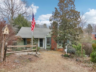 28 Kensington Dr, Asheville, NC 28805