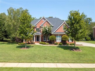 7822 Stonehaven Dr, Waxhaw, NC 28173