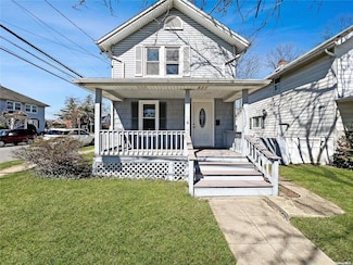 197 Drexel Ave, Westbury, NY 11590