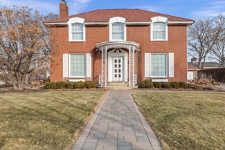 270 W Broadway St, Winona, MN 55987