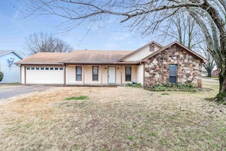 3902 Clover Hill Dr, Memphis, TN 38135