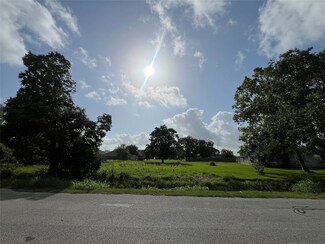 0 N 2nd Unit 53303040, La Porte, TX 77571