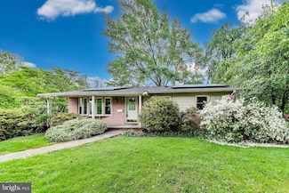 4951 Roslyn Rd, Annandale, VA 22003