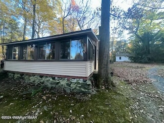 114 Slab Hill Rd, Dingmans Ferry, PA 18328