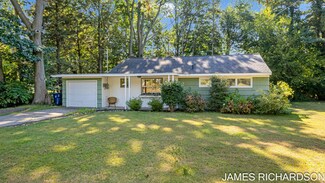 14947 Lakeshore Ave, Grand Haven, MI 49417