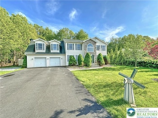 1156 Glade Dr, Long Pond, PA 18334
