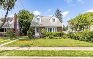 593 Maude St, South Hempstead, NY 11550