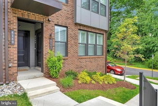 4149 Red Mulberry Dr, Fairfax, VA 22033