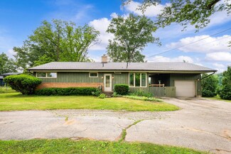 10353 S Chapin Ln, Berrien Springs, MI 49103