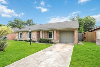 13519 Greenway Dr, Sugar Land, TX 77498