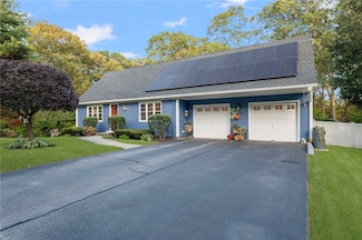 180 Boulder View Dr, Warwick, RI 02886