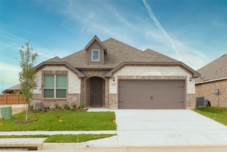 411 Cooper St, Argyle, TX 76226