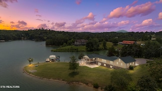 1002 Moonside Ln, Sevierville, TN 37876