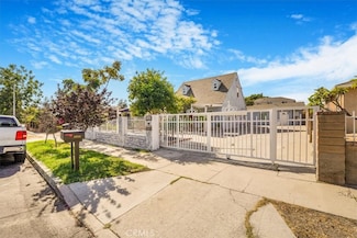 13737 Mercer St, Pacoima, CA 91331