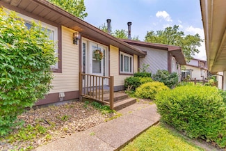1709 Village Ln, Evansville, IN 47725