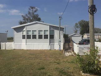 1824 Riverside Dr, Moore Haven, FL 33471