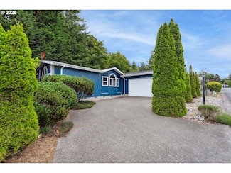 2501 Creekside Ln, North Bend, OR 97459