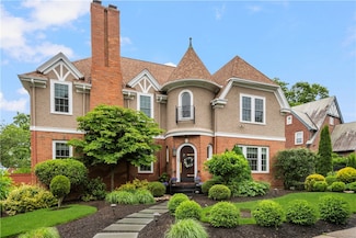 34 Dryden Ave, Pawtucket, RI 02860