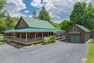 11 Market St, Keene Valley, NY 12943