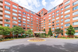 1111 Arlington Blvd Unit 812, Arlington, VA 22209