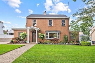 45-26 Zion St, Flushing, NY 11362