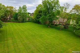 22335 Diamond Ct, Farmington Hills, MI 48335