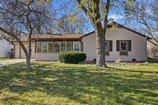 915 Parkview Ln, Mukwonago, WI 53149