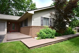 10430 Elizabeth St, Pinckney, MI 48169